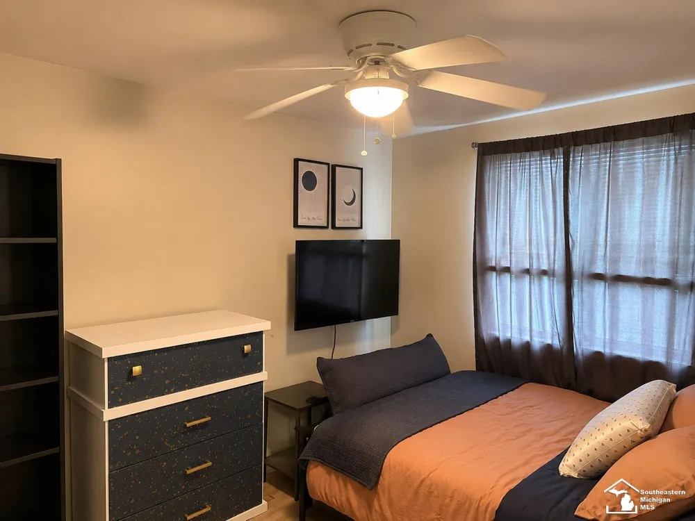 1099 Cora Street Wyandotte City, MI 48192