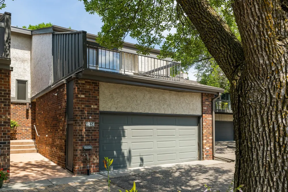 6124 Blake Ridge Road Edina, MN 55436