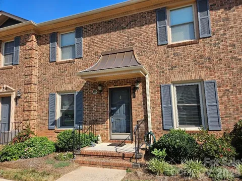 221 Pointe Circle