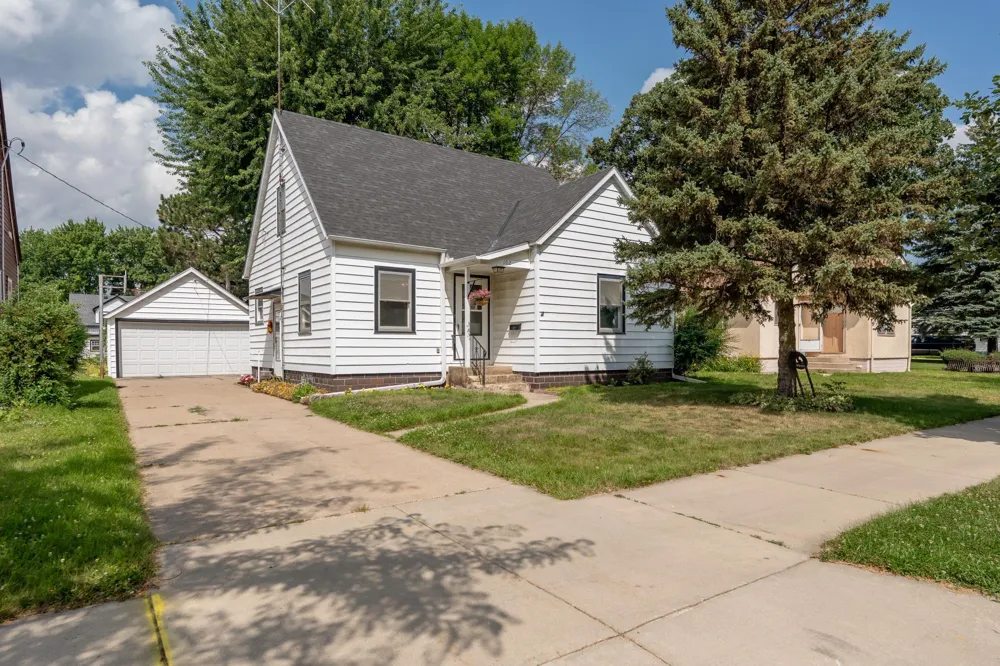 102 5th Street NE Montgomery, MN 56069