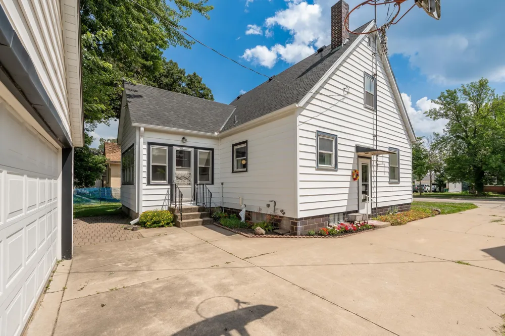 102 5th Street NE Montgomery, MN 56069