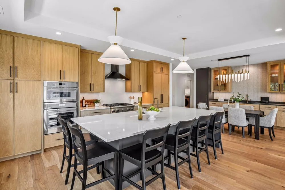 150 Broadway Avenue S #2B Wayzata, MN 55391