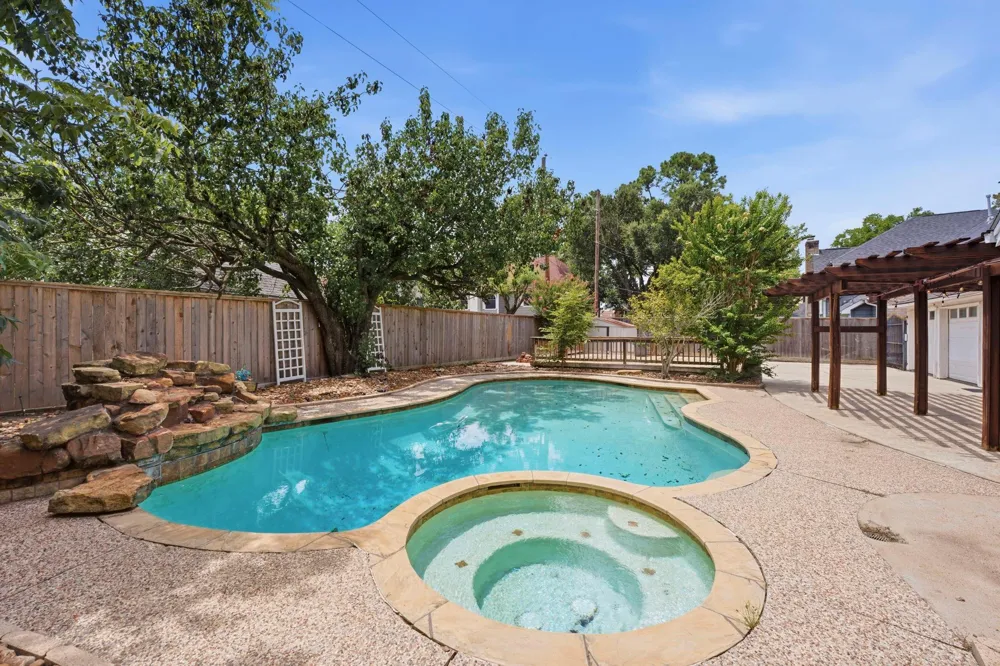 18319 Trace Forest Drive Spring, TX 77379