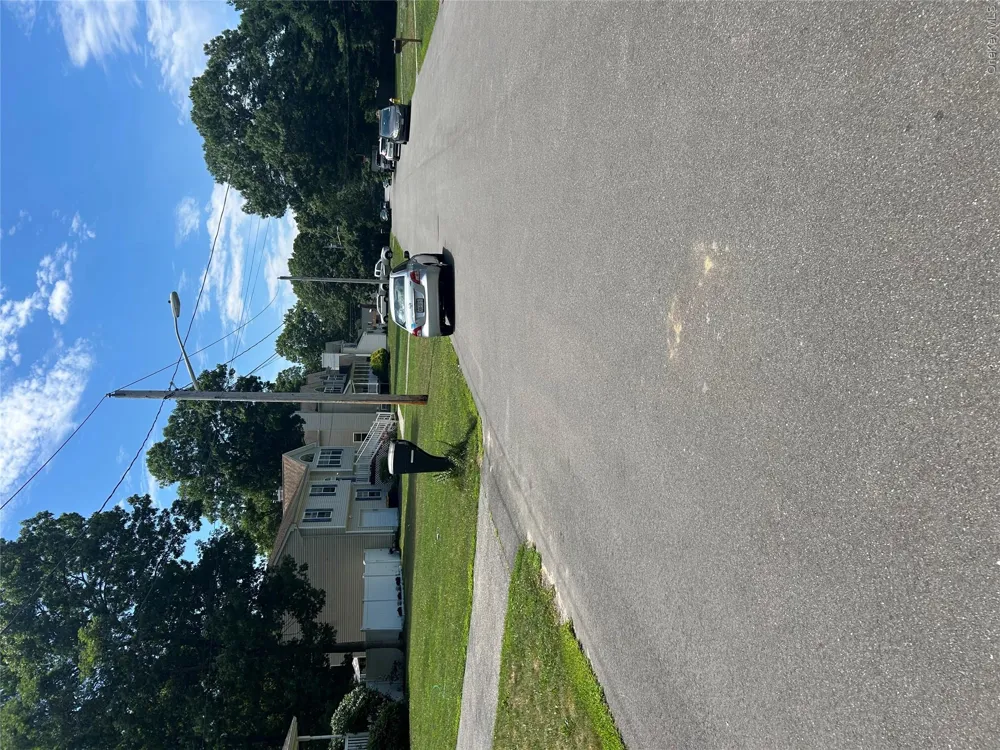 v/l Main Avenue Mastic, NY 11950
