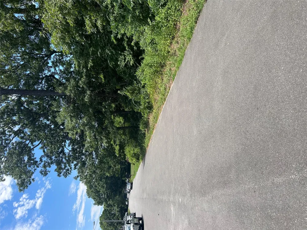 v/l Main Avenue Mastic, NY 11950