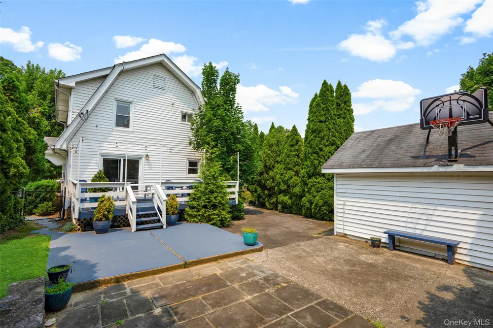 76 Chestnut Avenue Pelham, NY 10803
