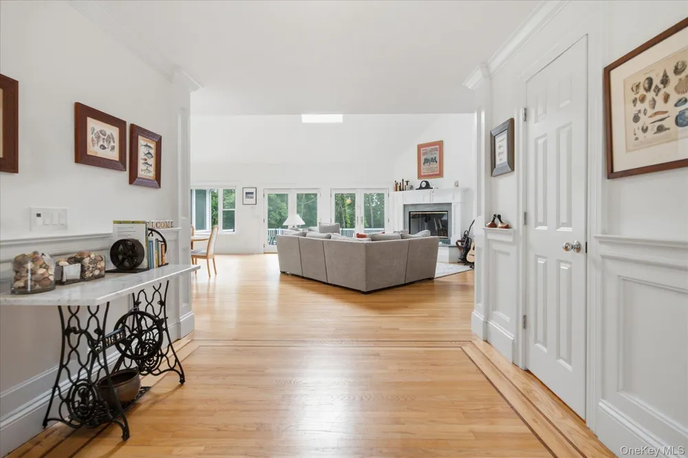 90 Lakeside Lane Westhampton, NY 11977
