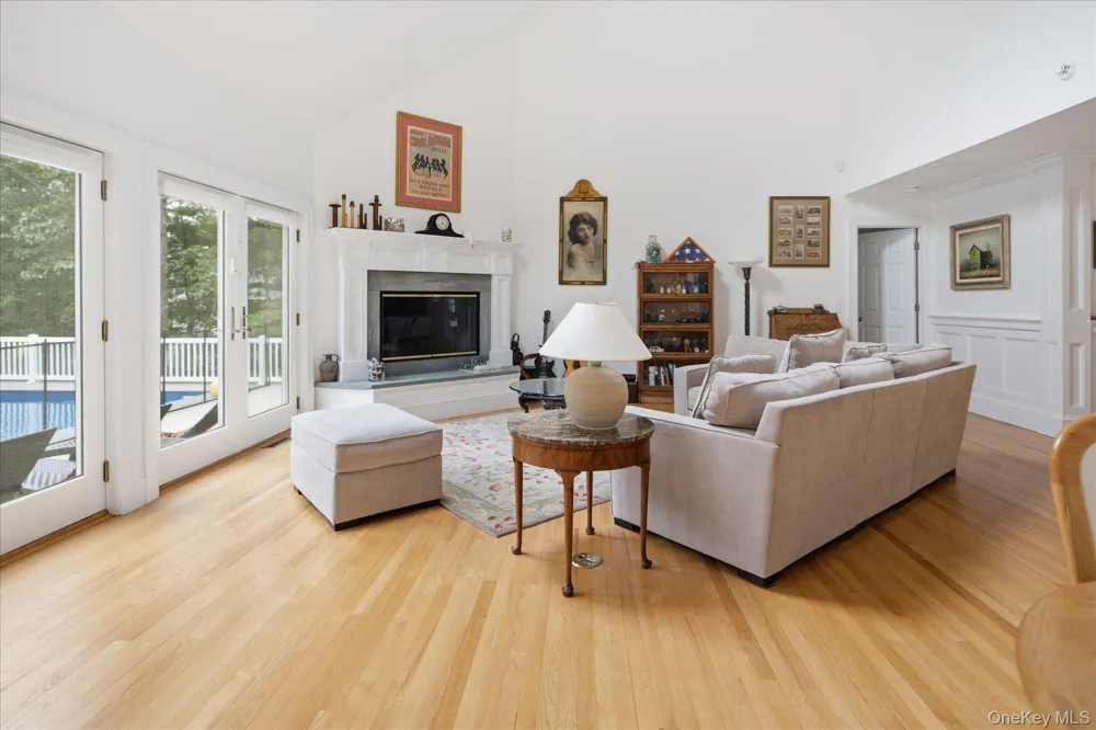 90 Lakeside Lane Westhampton, NY 11977