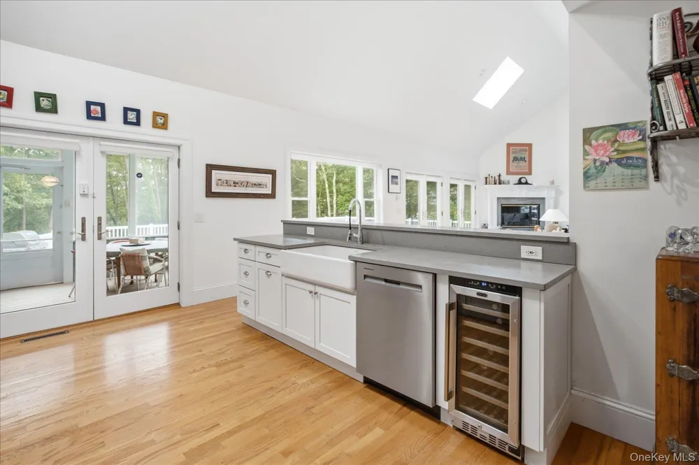90 Lakeside Lane Westhampton, NY 11977
