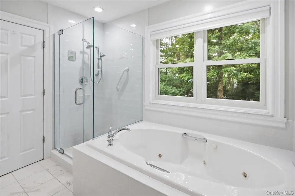 90 Lakeside Lane Westhampton, NY 11977