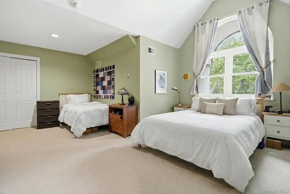 90 Lakeside Lane Westhampton, NY 11977