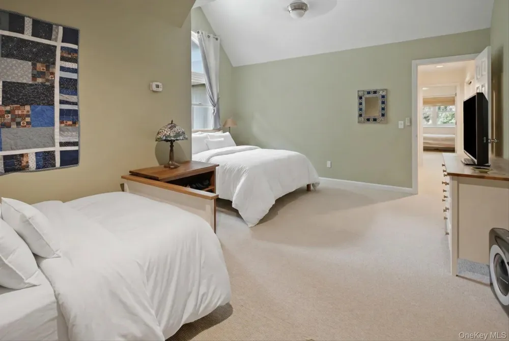 90 Lakeside Lane Westhampton, NY 11977