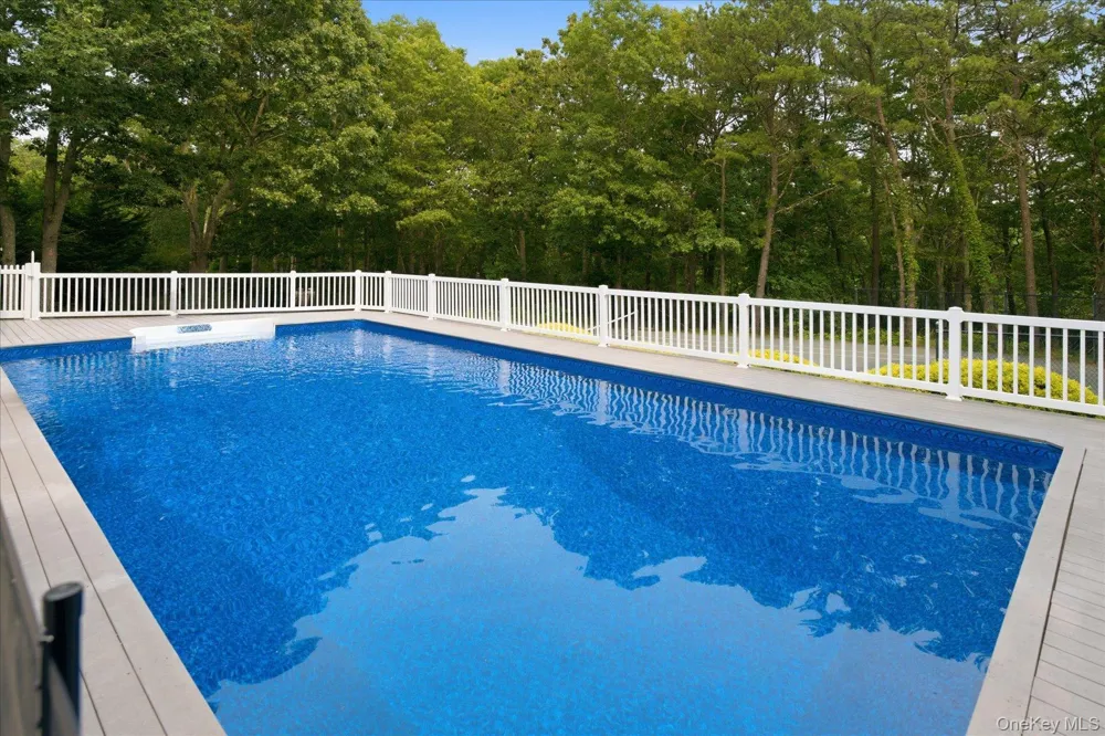 90 Lakeside Lane Westhampton, NY 11977