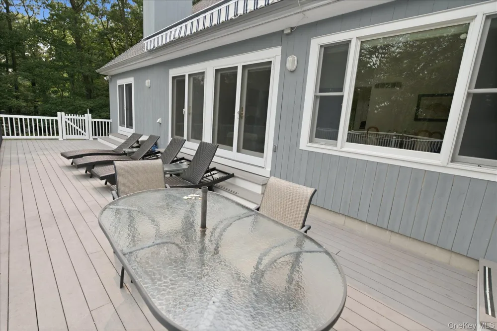 90 Lakeside Lane Westhampton, NY 11977