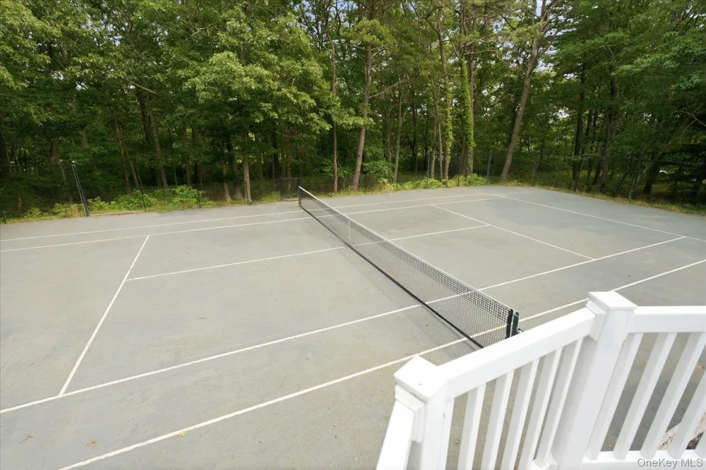 90 Lakeside Lane Westhampton, NY 11977