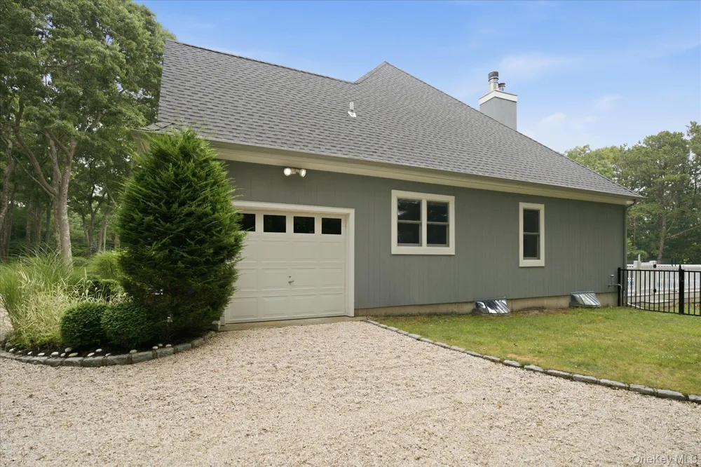 90 Lakeside Lane Westhampton, NY 11977