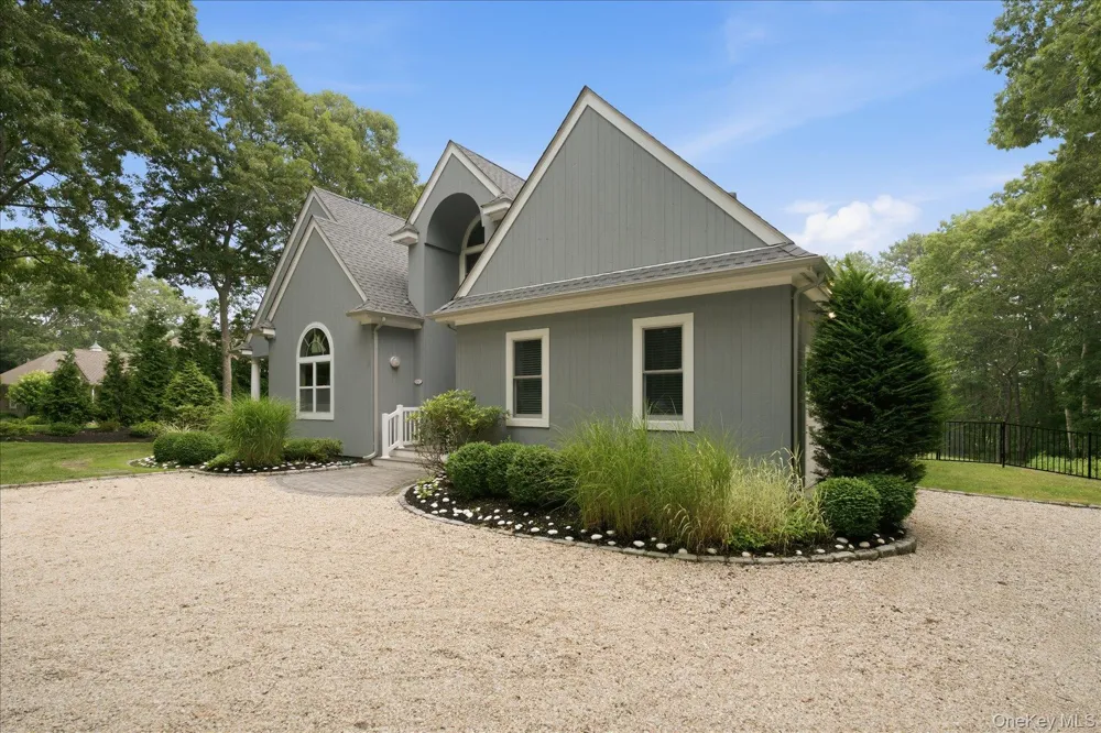 90 Lakeside Lane Westhampton, NY 11977