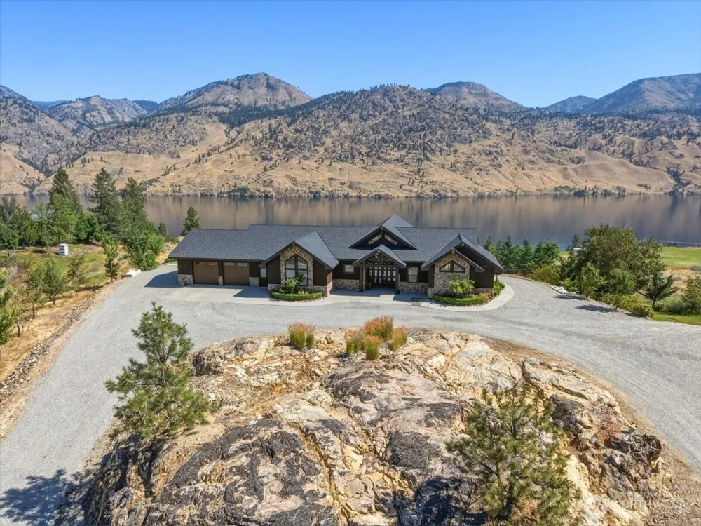 206 Mountain Lake Lane Chelan, WA 98816