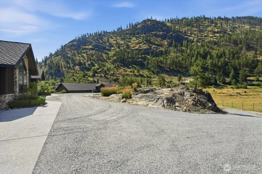 206 Mountain Lake Lane Chelan, WA 98816