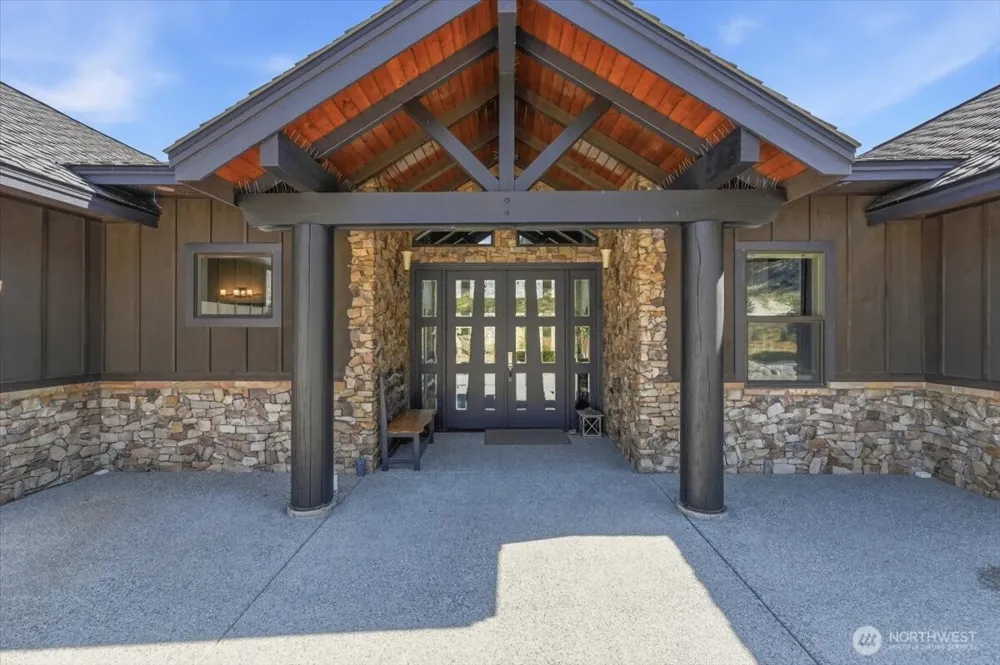 206 Mountain Lake Lane Chelan, WA 98816
