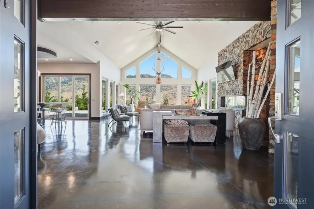 206 Mountain Lake Lane Chelan, WA 98816