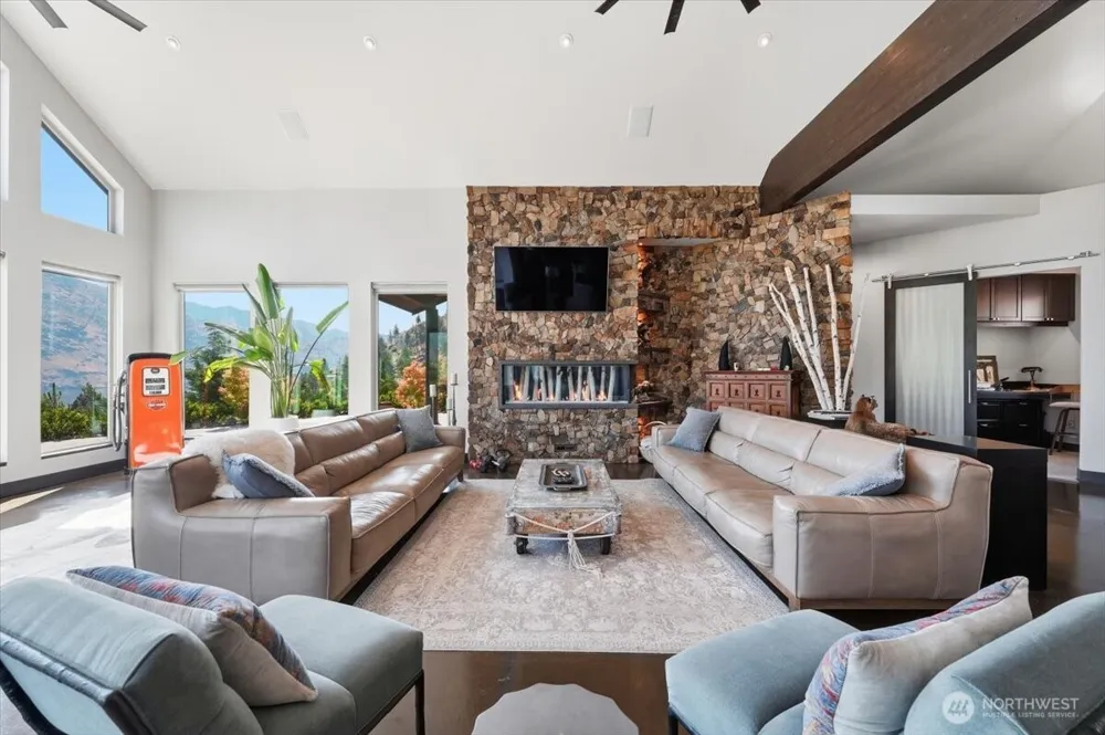 206 Mountain Lake Lane Chelan, WA 98816