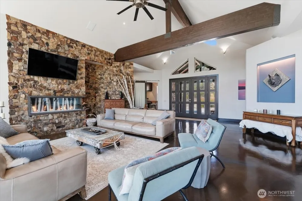 206 Mountain Lake Lane Chelan, WA 98816