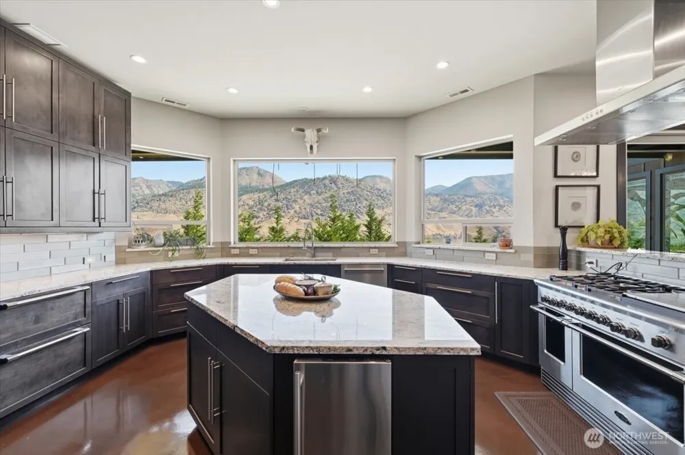 206 Mountain Lake Lane Chelan, WA 98816