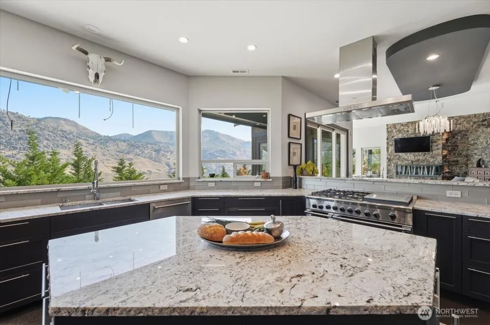 206 Mountain Lake Lane Chelan, WA 98816