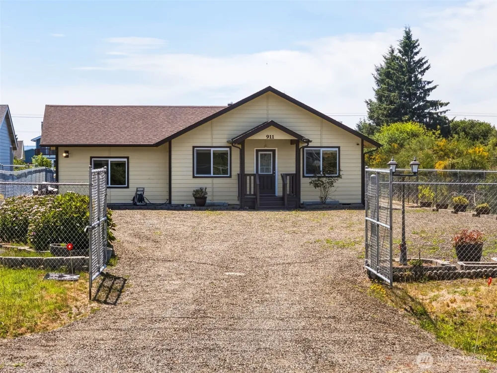 911 Mount Olympus Avenue SE Ocean Shores, WA 98569