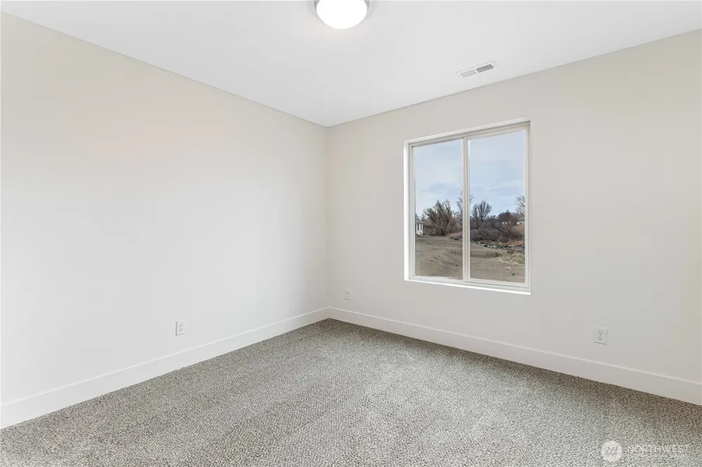 308 Sandy Loop Moses Lake, WA 98837