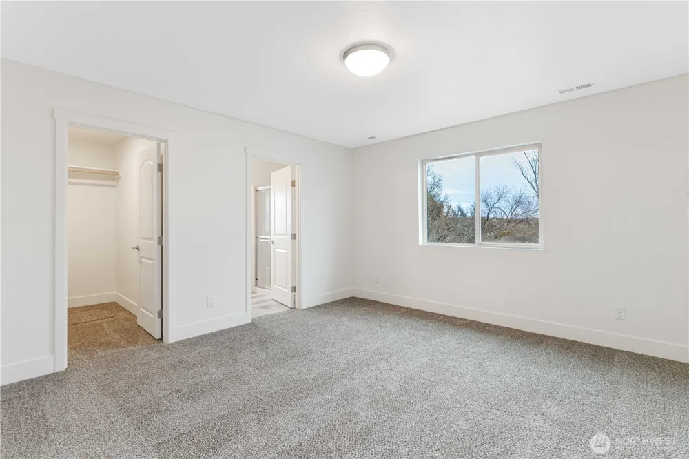 308 Sandy Loop Moses Lake, WA 98837