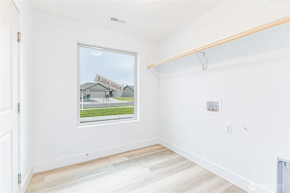 308 Sandy Loop Moses Lake, WA 98837