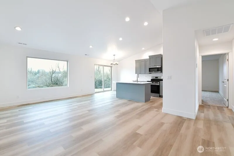 308 Sandy Loop Moses Lake, WA 98837