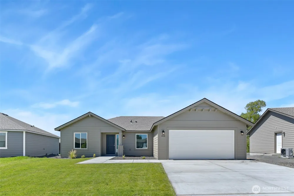 308 Sandy Loop Moses Lake, WA 98837