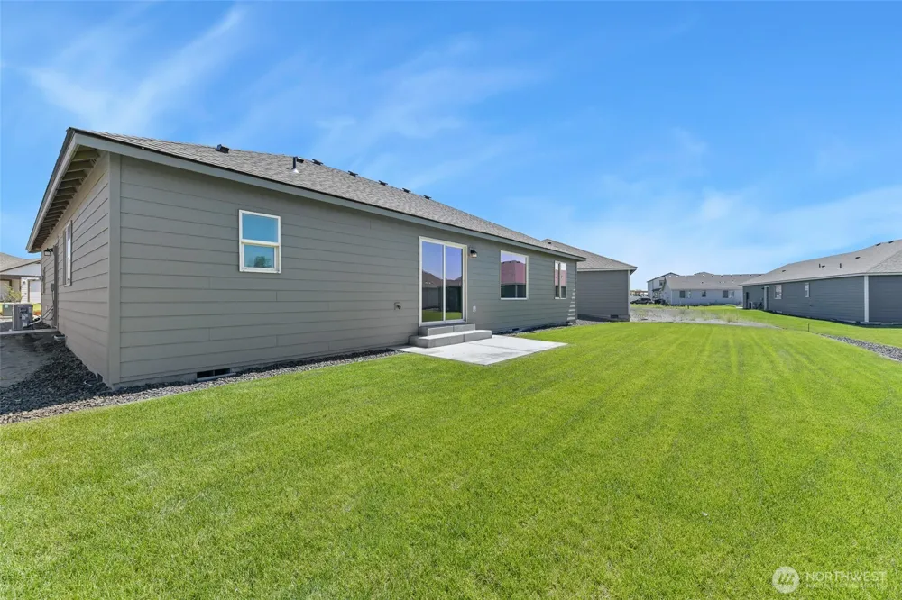 308 Sandy Loop Moses Lake, WA 98837