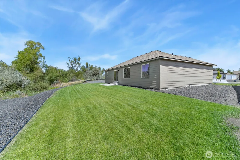 308 Sandy Loop Moses Lake, WA 98837