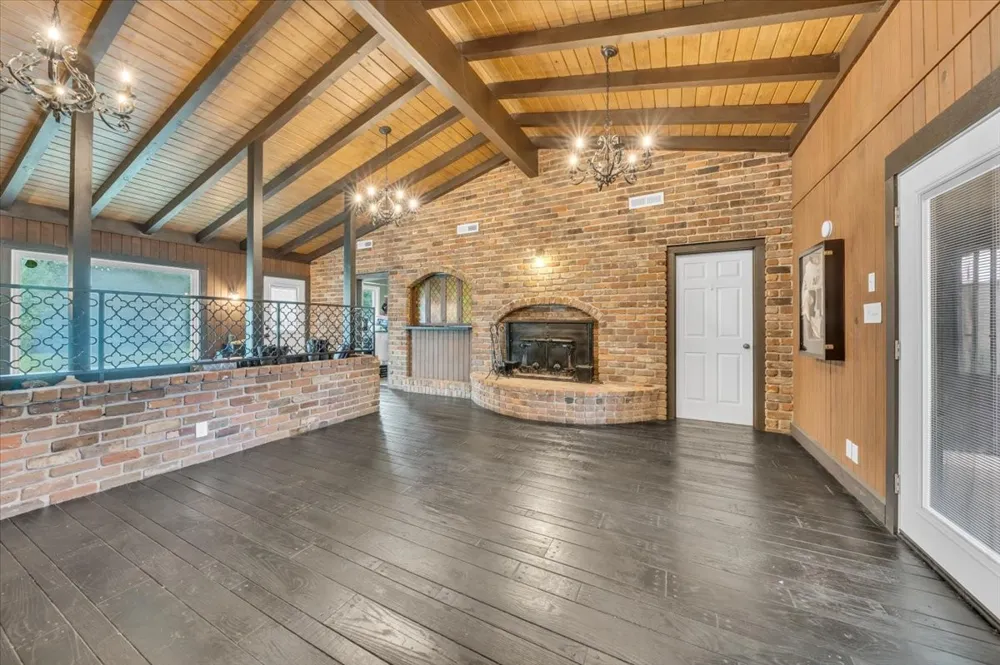 6126 Manchester Hwy Morrison, TN 37357