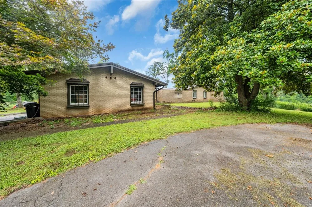 6126 Manchester Hwy Morrison, TN 37357