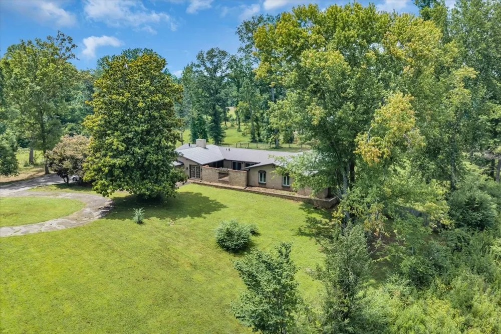 6126 Manchester Hwy Morrison, TN 37357