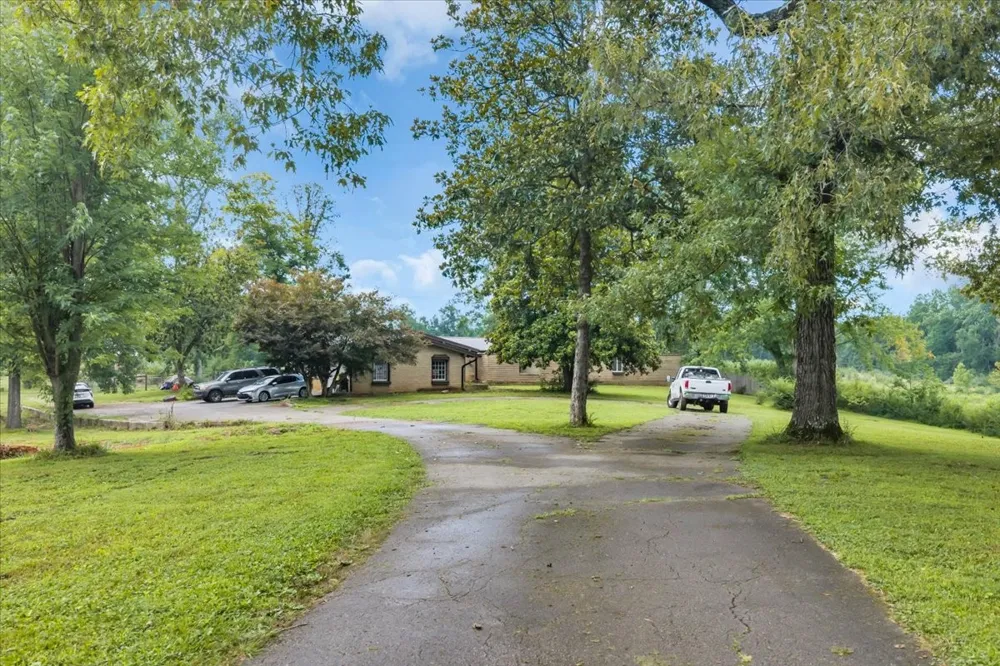 6126 Manchester Hwy Morrison, TN 37357