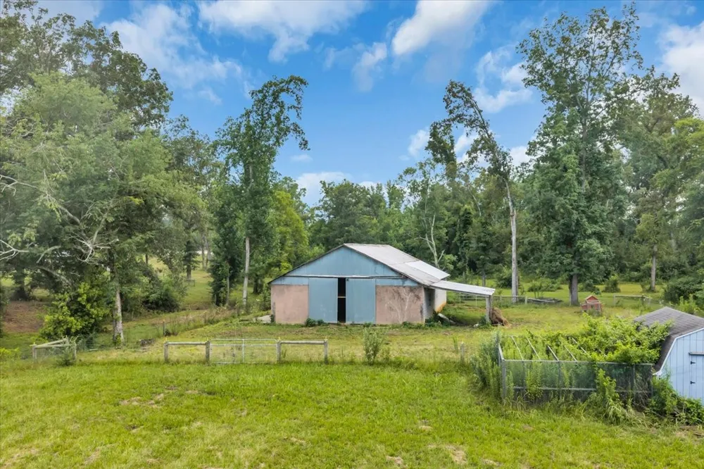 6126 Manchester Hwy Morrison, TN 37357