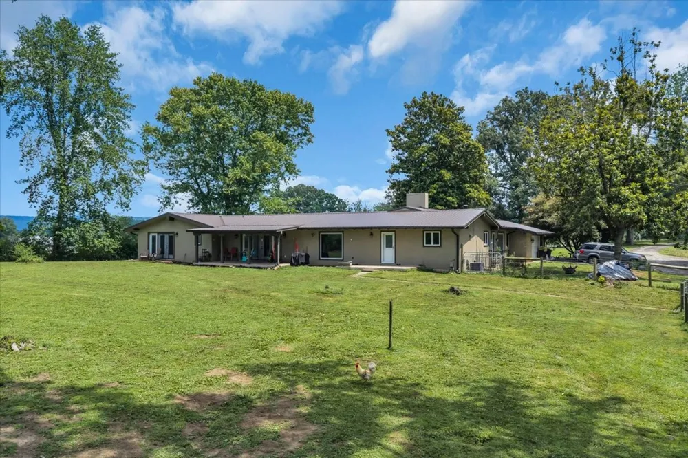 6126 Manchester Hwy Morrison, TN 37357