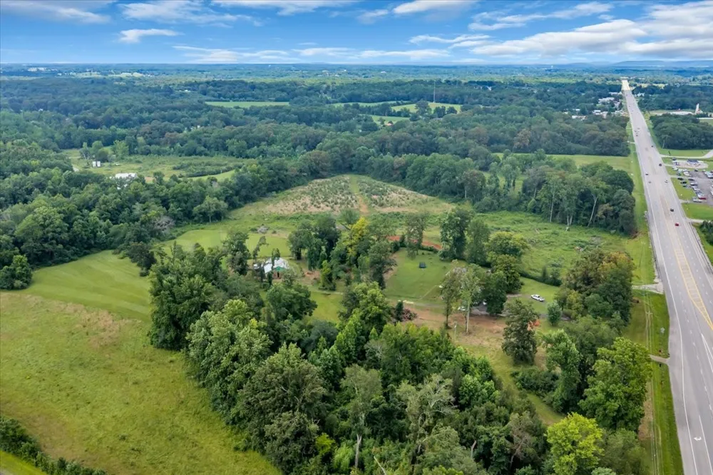 6126 Manchester Hwy Morrison, TN 37357