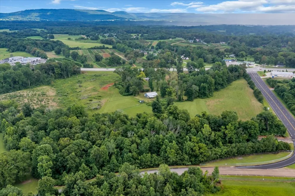 6126 Manchester Hwy Morrison, TN 37357