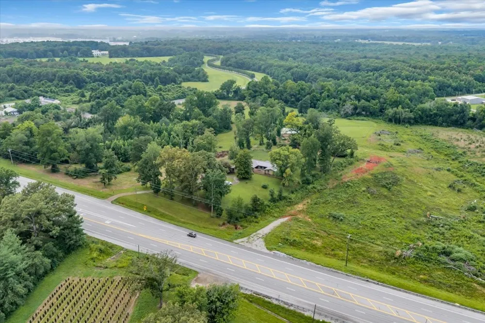 6126 Manchester Hwy Morrison, TN 37357