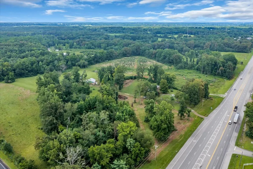 6126 Manchester Hwy Morrison, TN 37357