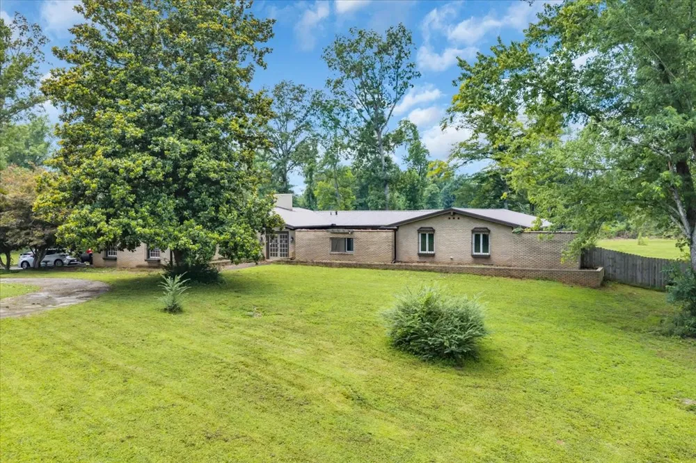 6126 Manchester Hwy Morrison, TN 37357