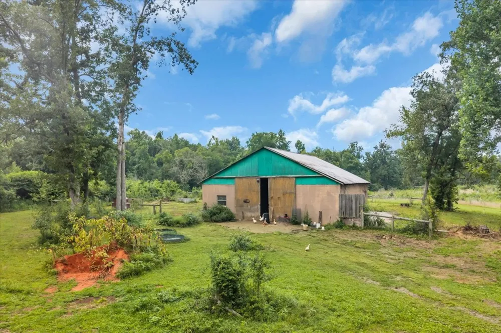 6126 Manchester Hwy Morrison, TN 37357