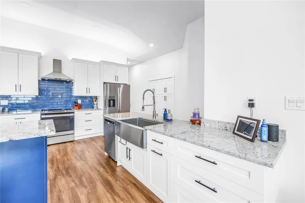 2280 PINELLAS POINT DRIVE S St Petersburg, FL 33712